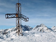 65 Croce Monte Sasna con Coca e Redorta da sfondo